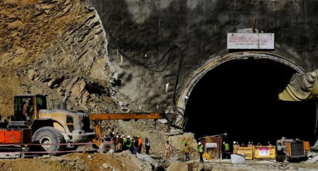 Uttarakhand Tunnel Collapse Rescuers To Drill From Top Dailynews