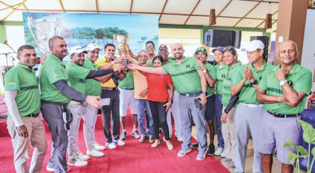 The Eagles’ Quadrangle Cup champions, Royal Colombo Golf Club team, led by Tharanga Gunasekara, with Commander of the Air Force, Air Marshal Udeni Rajapaksa.