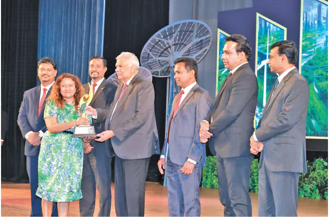 Hettigoda Industries Clinches ‘gold’ At Presidential Environment Awards 